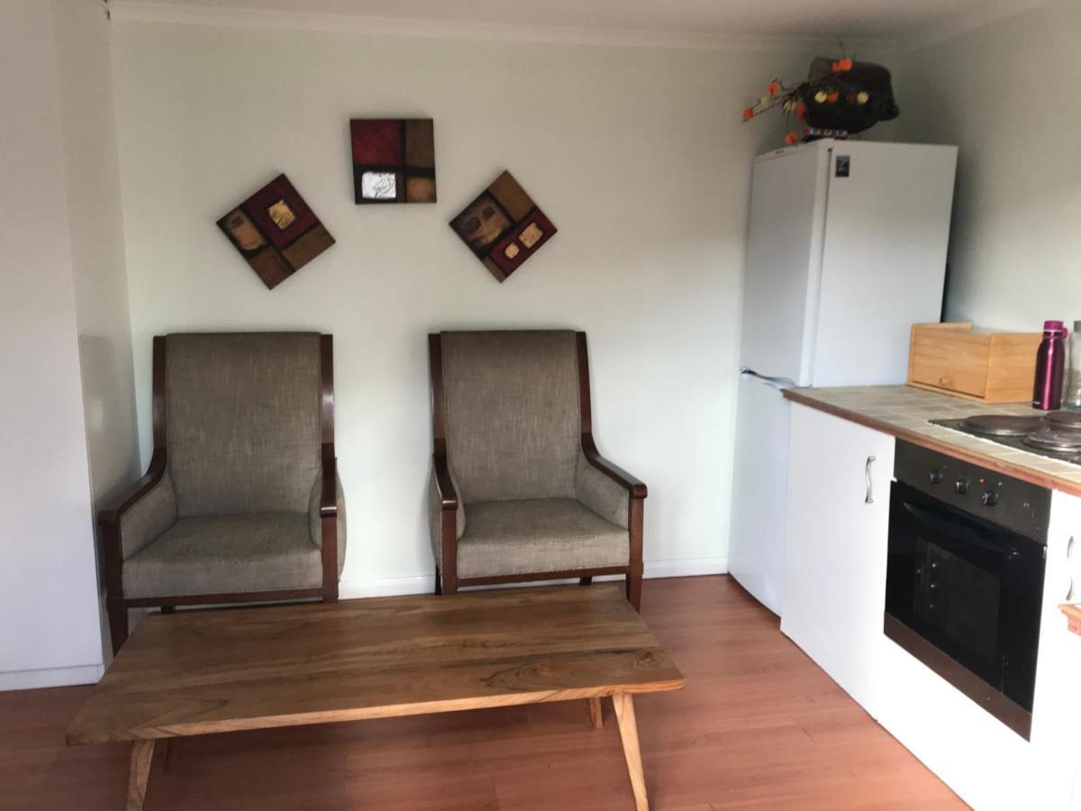 אילפורד Cosy Cottage Annex In Fairlop מראה חיצוני תמונה